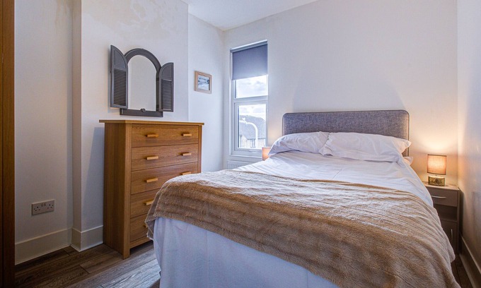 Southend-on-Sea Apartamento | Pass the Keys | City beach flat next to the sea sleeps up to 8
