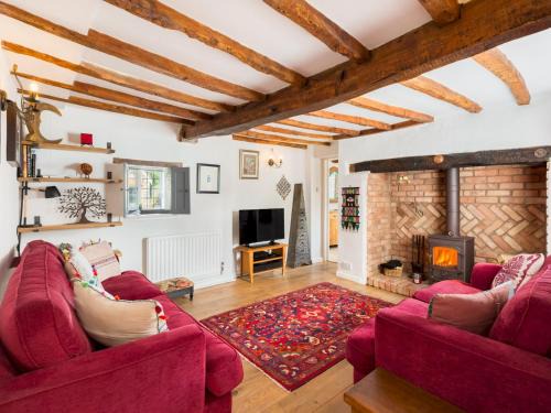 Wilmcote Casa | Pass the Keys Traditional 3 Bed Cottage in Historic Village