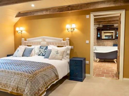 Wedmore Casa | Pass The Keys Goose Feather Barn, Wedmore luxury cottage for two