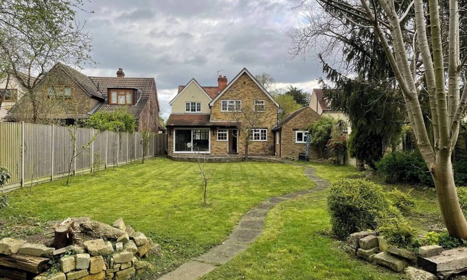 Wraysbury Casa | Pass the Keys | Idyllic Home in Picturesque Village of Wraysbury