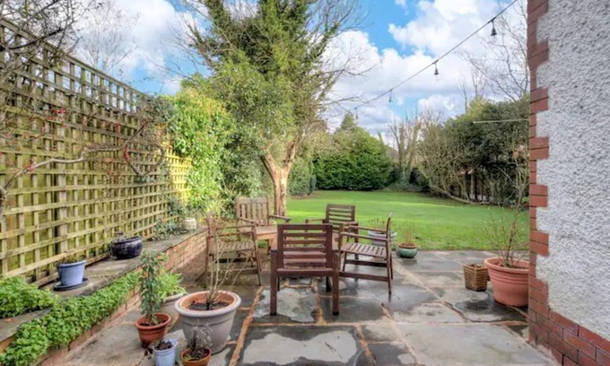 Cheadle Casa | Pass the Keys | Large Family Home