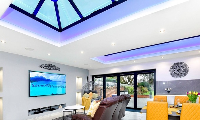 Cyncoed Casa | Pass the Keys | Luxury 4 Bedroom home only 10 mins From the City