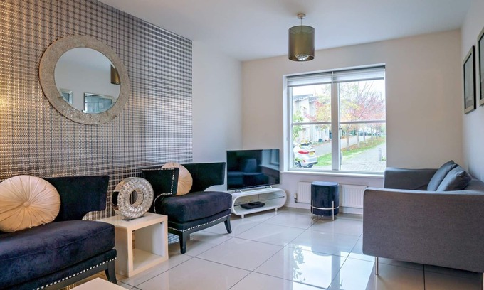 Cheltenham Casa | Pass the Keys | Modern townhouse with secure parking and garden