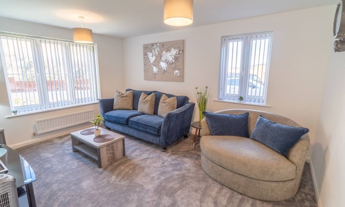 Edwalton Casa | Pass the Keys | Modern 3-Bed Home with Garden & Free Parking