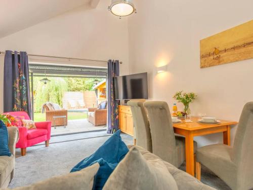 Stafford Casa | Pass the Keys Modern and Stylish Bungalow