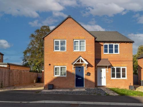 Crook Casa | Pass the Keys Modern Office Driveway Near Crok Durham