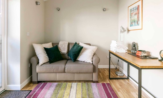 Arbury Apartamento | Pass the Keys | *NEW* Self Contained Garden Annex 5☆ location