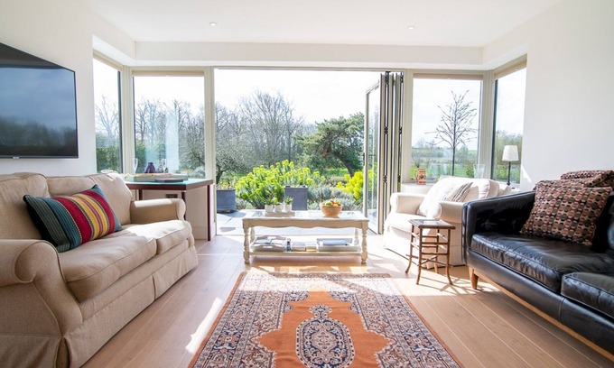 Birlingham Casa | Pass the Keys | Peaceful Countryside Residence