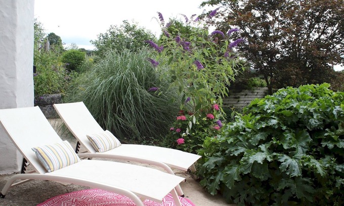 Carmarthen Apartamento | Pass the Keys | Pet friendly Garden flat in Carmarthen