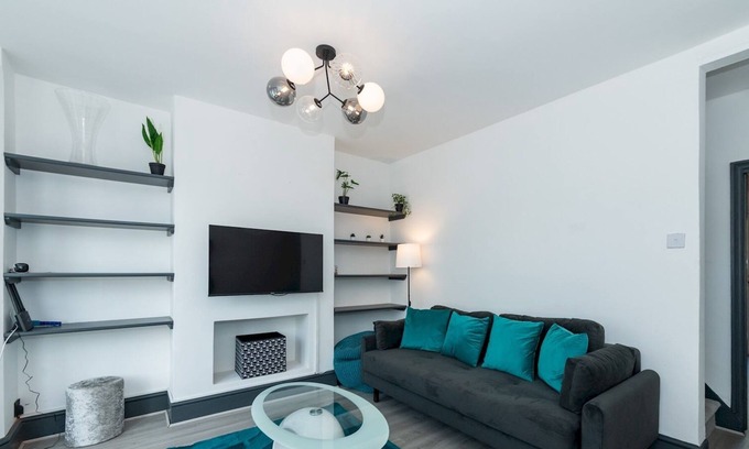 Reading Casa | Pass the Keys | Renovated Victorian Terrace near Reading Station