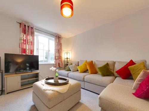 Cherry Hinton Casa | Pass the Keys Renovated Sunny Home Pass the Keys