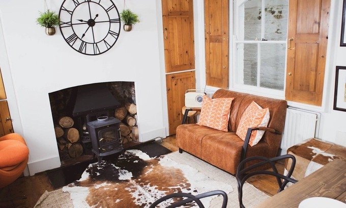 Rochester Casa | Pass the Keys | Spacious and Cosy House for 8