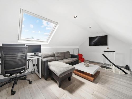 Havering Casa | Pass the Keys Spacious Garden Family House - Marks Gate