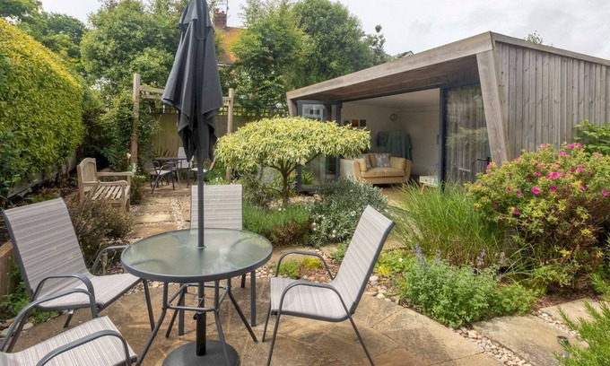 Seafront Casa | Pass the Keys | Spacious seaside house - Free Parking