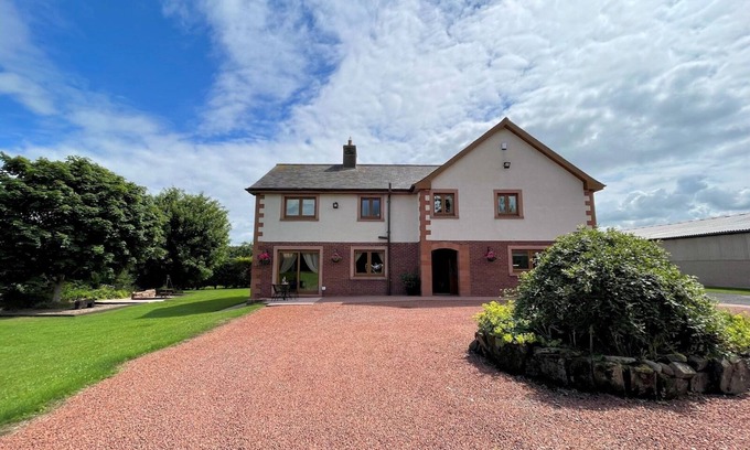 Gretna Casa | Pass the Keys | Spectacular 7BR House Hot Tub and Gardens in Gretna