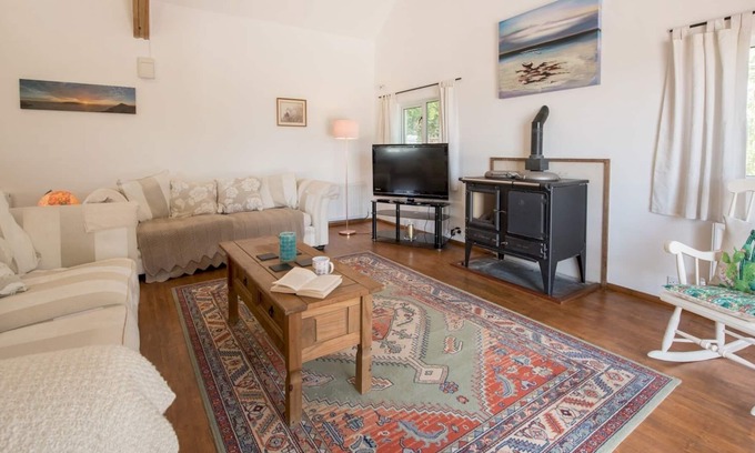 The Rhos Casa | Pass the Keys | Stable Lodge near to Llys y fran Oakwood Bluestone
