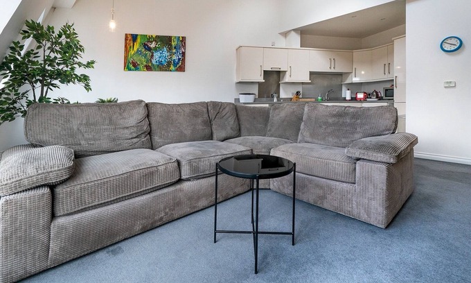 Cathedral Quarter Apartamento | Pass the Keys | Stunning 2BR Penthouse Loft in Cathedral Quarter