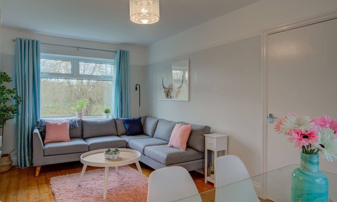 Cheadle Casa | Pass the Keys | Stylish Home in Cheadle Hulme near The Airport!