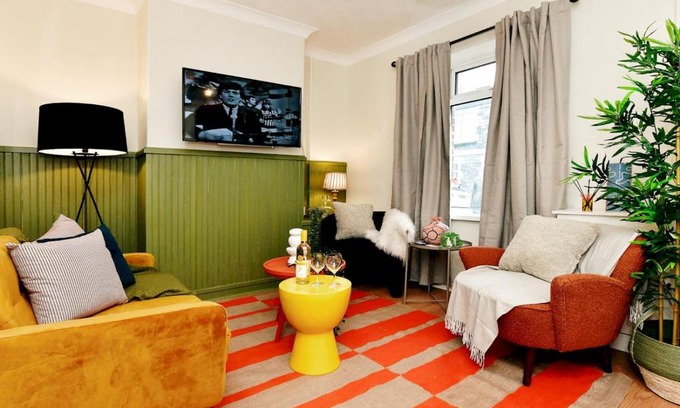 Splott Casa | Pass the Keys Stylish 2 Bed Home Close to City