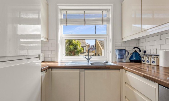 Herne Bay Apartamento | Pass the Keys Stylish period seaside apartment direct sea view