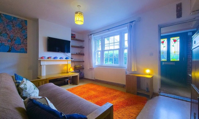 Island Gardens Casa | Pass the Keys | Charming Home Near Thames & DLR