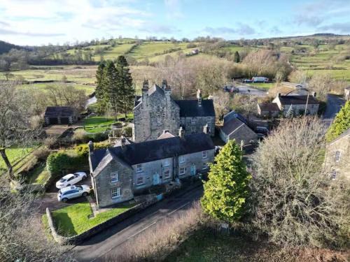 Hulme End Casa | Pass the Keys The Old Shop Family Cottage for 6 & Furry Friends
