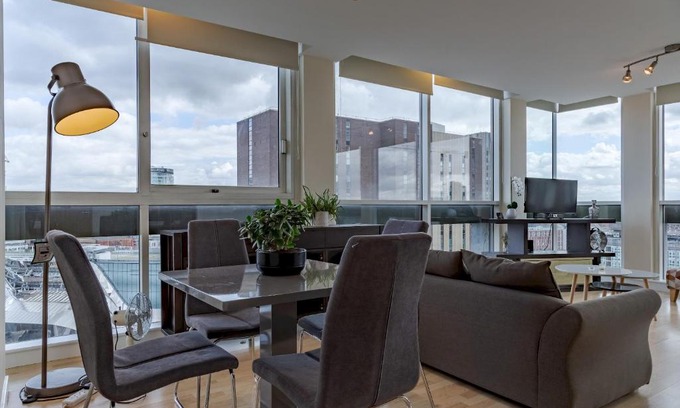 Theatreland Birmingham Apartamento | Pass the Keys Top Floor Penthouse 2 Bed Central City View