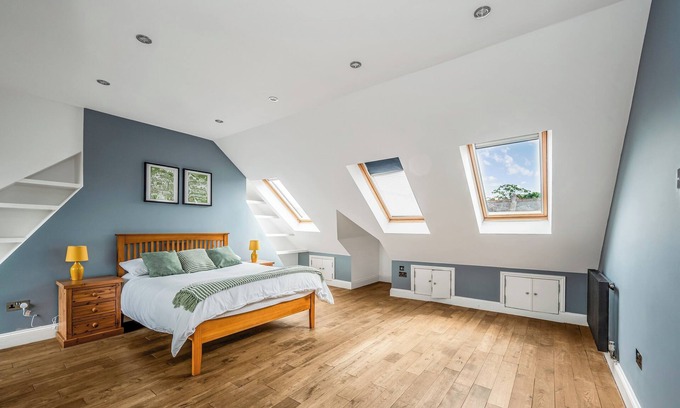 St. Leonard's Casa | Pass the Keys | Wonderful Six Bed Victorian Home in London