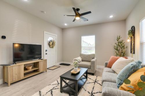 Northeast Houston Apartamento | Patio and Fenced Yard Apt 9 Mi to Dtwn Houston!