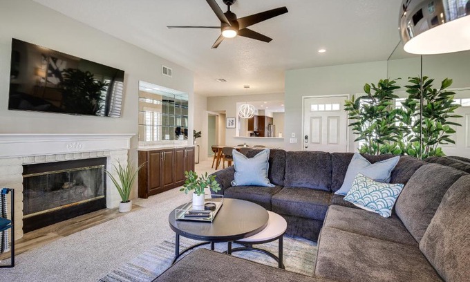 Palm Desert Casa | Patio and Pool Access Stunning Palm Desert Townhome