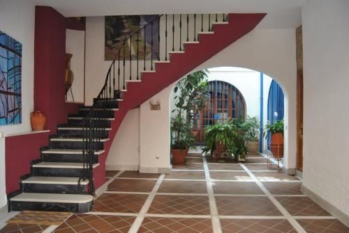 La Trinidad-San Juan y Todos los Santos Casa | Patio de la Escalera - Eduardo Dato 24