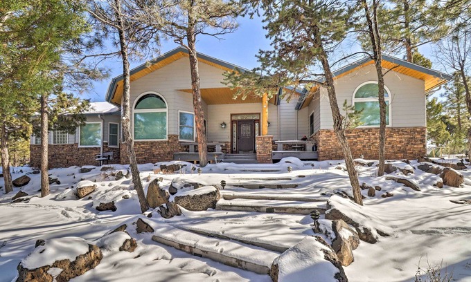 Sierra Pines Casa | Patio & Forest View: Peaceful Show Low Home
