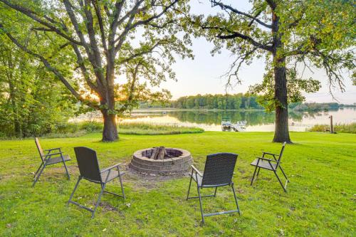 Siren Casa | Patio, Views and Hot Tub Quiet Lakeside Cabin
