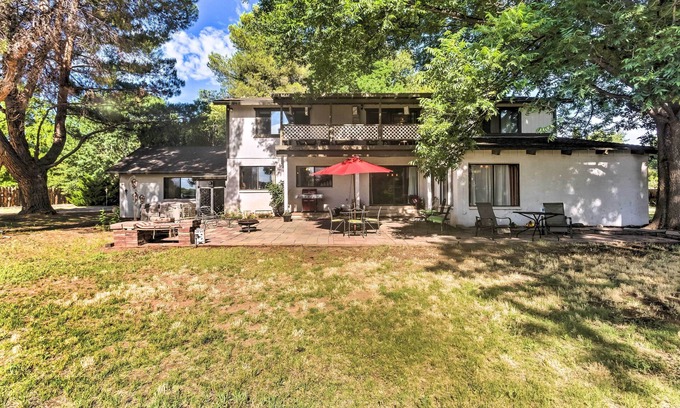 Cottonwood-Verde Village Casa | ¡NUEVO! Downtown Cottonwood Home w / Hot Tub & Patio!