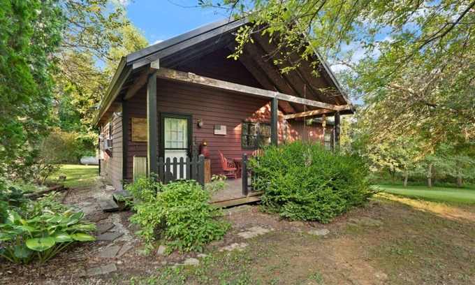 Birdseye Cabina | Patoka Lake, Stones Throw Cabin