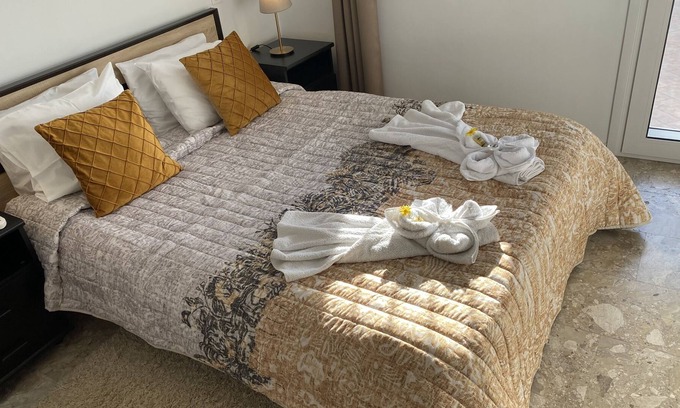 Paralia Apartamento | Patras Golden Suite - ground floor apartment with all the necessary amenities.