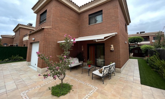 Cambrils Casa | Paul Cézanne - Three Bedroom House, Sleeps 6