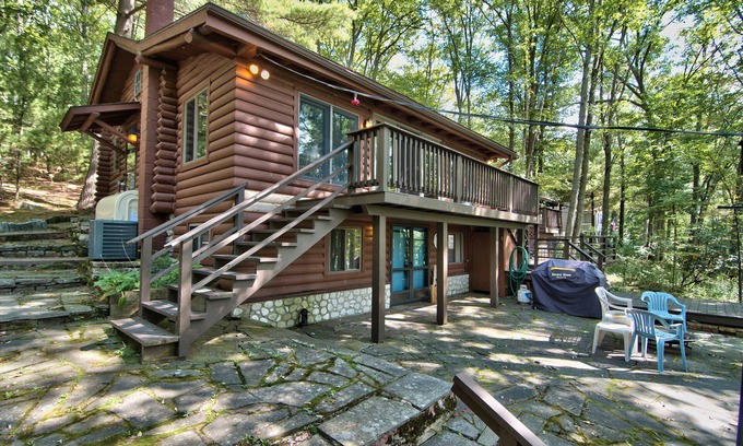 Hawley Cabaña | Wallenpaupack Lakefront Log Home - 3 habitaciones + loft y AC central