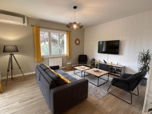Brout-Vernet Casa | Pavillon rénové avec jardin arboré, proche centre-ville, véranda, parking, wifi, idéal familles - FR-1-489-417