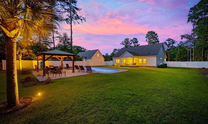 Pawleys Island Casa | Pawleys Palace: Private Pool | On Golf Course | Close to Beach