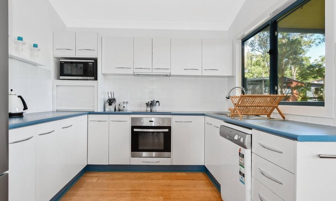 Elizabeth Beach Casa | Paws and Relax - accommodates the whole family including your fur babies