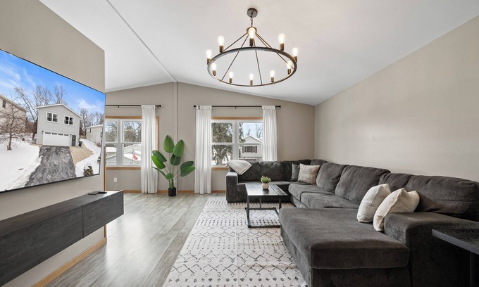 Twin Lakes Casa | Paws at the Lake - Close to boat launch!