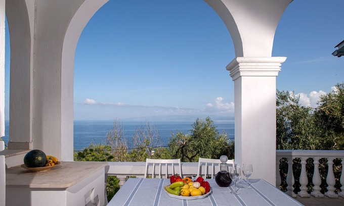Paxos Apartamento | PaxosBlue, suite panorámica con vistas al mar, a 2 minutos a pie de una pequeña playa aislada