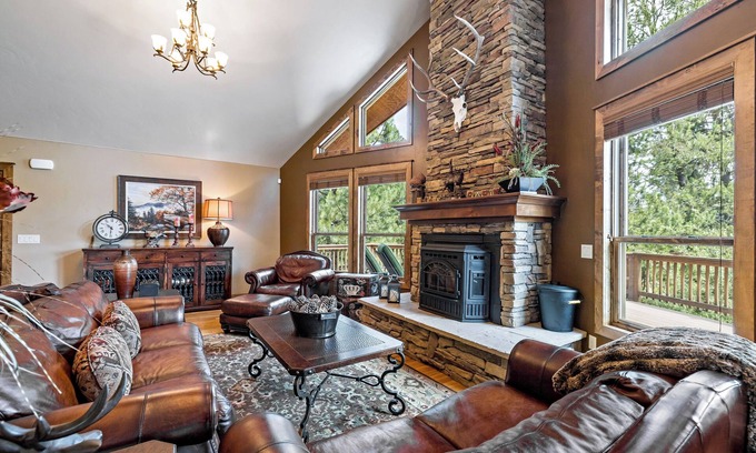 McCall Casa | Payette RIver Estate - Game Room - Hot tub - Firepit - AC - Trailer parking