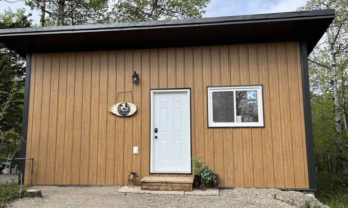 Mountain View Cabina | Payne Lake Wilderness Huts - Moose Tracks