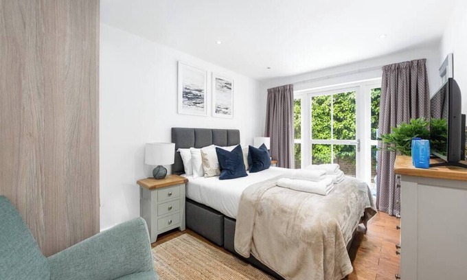 Notting Dale Apartamento | PBC | Large Studio w/Patio in Bayswater (LS4)