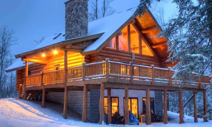 Grand Rapids Cabina | Peterson Bay Log Home Lodge - Quedan grandes aperturas de colores de otoño - ¡Reserve pronto!
