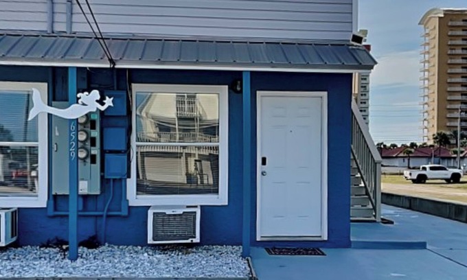 Thomas Drive Condominio | PC Beach Retreat B | Near Beach with Large Shared Backyard and Outdoor Shower