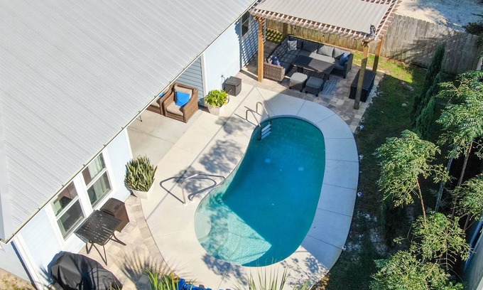 Kiska Beach Casa | PCB/Laguna & Rosemary/30A -private heated pool & 2 blocks to the beach