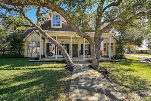 Dripping Springs Casa | Peabody Ranch Luxury Home W/Pool, Hot Tub, Fire Pit!